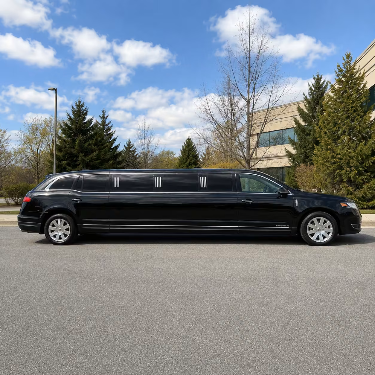 lincoln mkt limo exterior